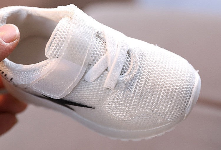 Zapatillas nuevas de moda de otoño con luces LED, zapatos para niño, zapatillas ligeras de malla transpirable para chico, zapatos deportivos informales cómodos Retro 2025