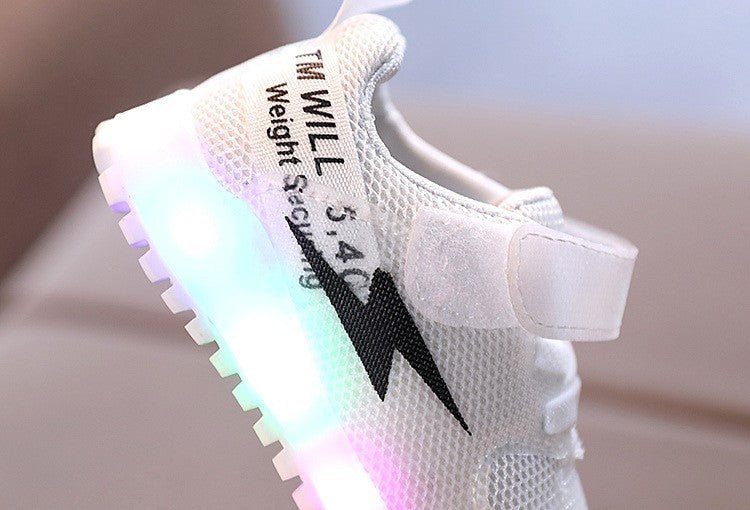 Zapatillas nuevas de moda de otoño con luces LED, zapatos para niño, zapatillas ligeras de malla transpirable para chico, zapatos deportivos informales cómodos Retro 2025