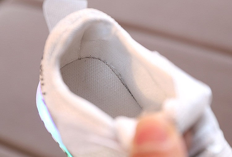 Zapatillas nuevas de moda de otoño con luces LED, zapatos para niño, zapatillas ligeras de malla transpirable para chico, zapatos deportivos informales cómodos Retro 2025