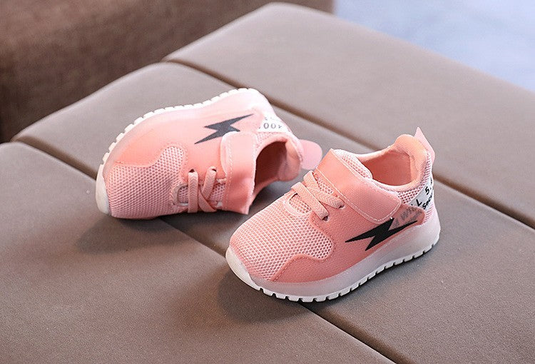 Zapatillas nuevas de moda de otoño con luces LED, zapatos para niño, zapatillas ligeras de malla transpirable para chico, zapatos deportivos informales cómodos Retro 2025