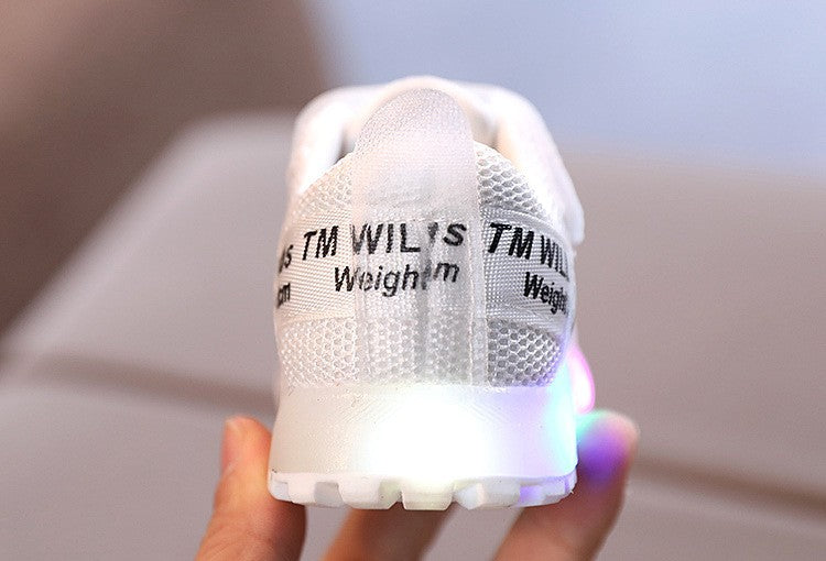 Zapatillas nuevas de moda de otoño con luces LED, zapatos para niño, zapatillas ligeras de malla transpirable para chico, zapatos deportivos informales cómodos Retro 2025