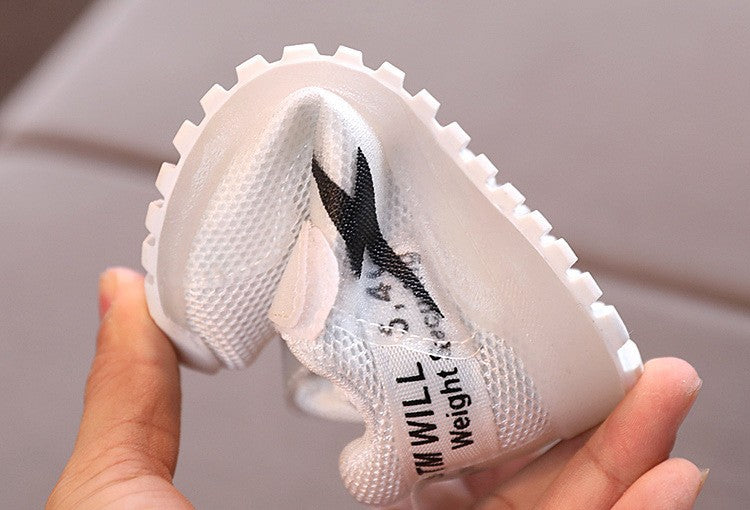 Zapatillas nuevas de moda de otoño con luces LED, zapatos para niño, zapatillas ligeras de malla transpirable para chico, zapatos deportivos informales cómodos Retro 2025