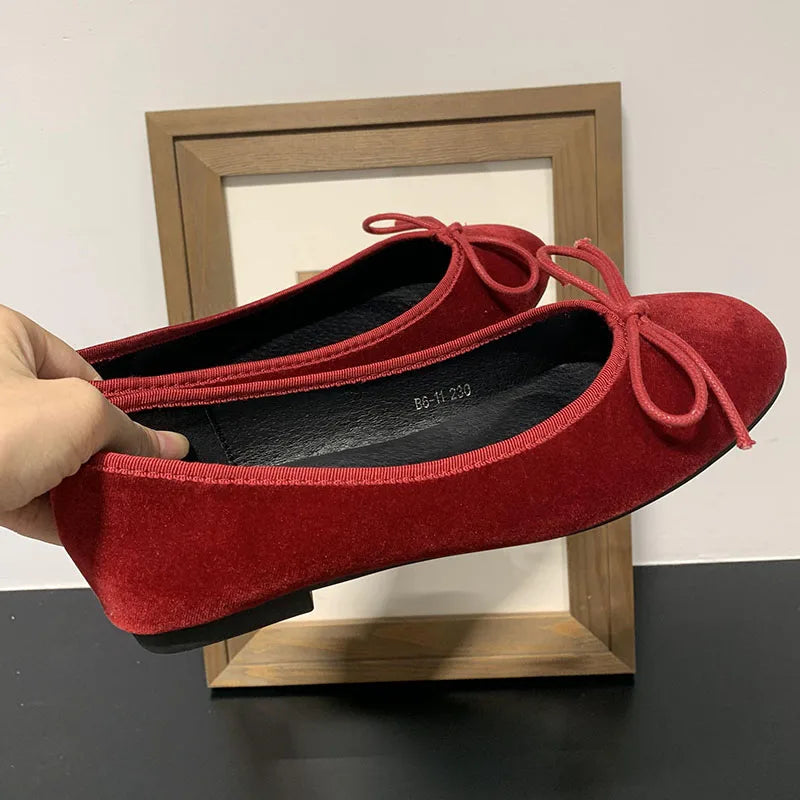 Zapatos planos de Ballet de seda a la moda para mujer, calzado de diseñador poco profundo con punta redonda y nudo de mariposa, zapatos planos deslizantes para mujer