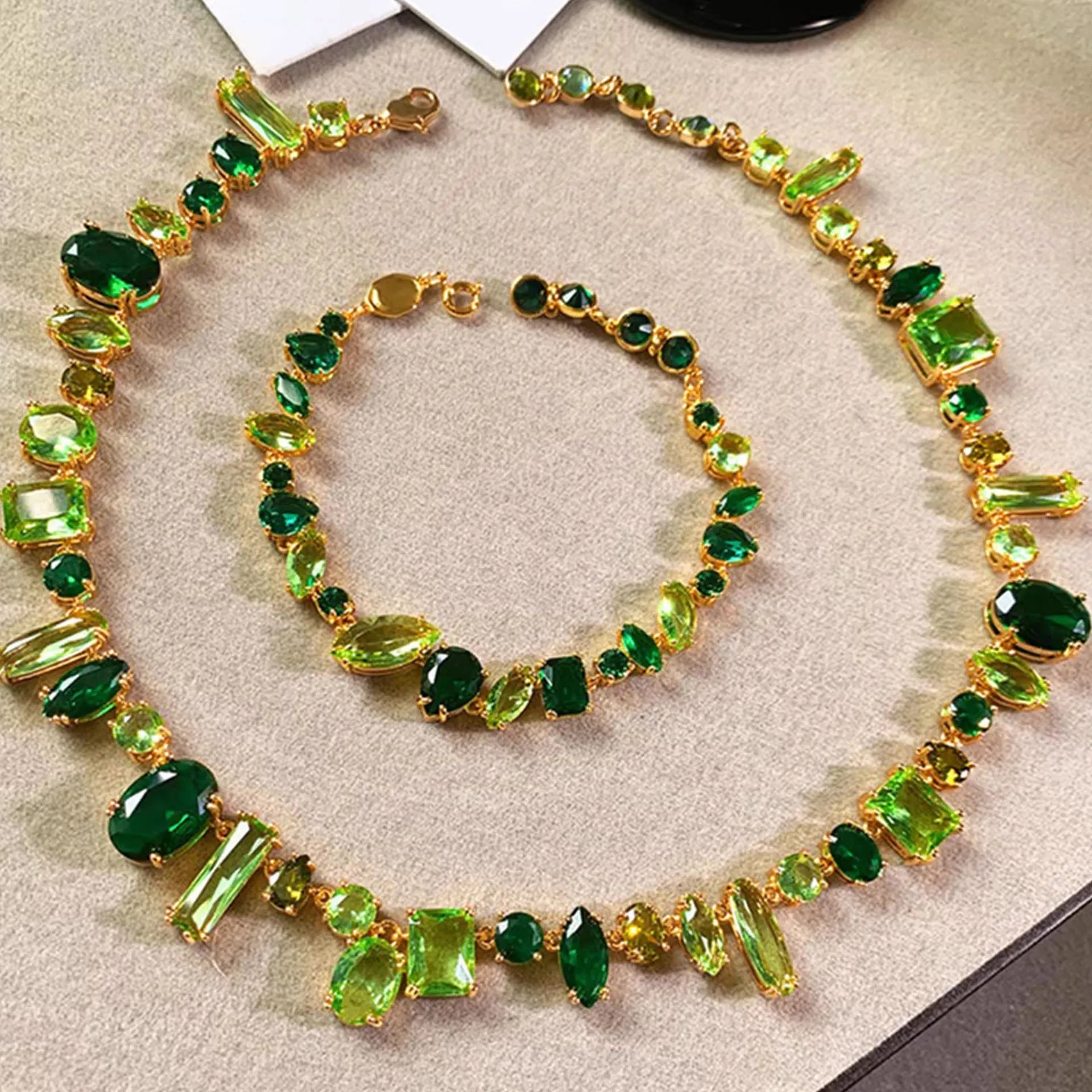 2026 marca de lujo brillante amarillo caramelo conjunto de joyería encantador para mujeres collar de cristal verde pendientes pulsera regalo romántico