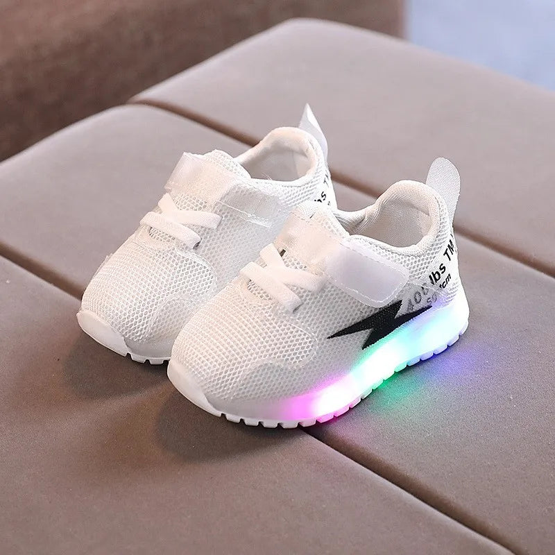 Zapatillas nuevas de moda de otoño con luces LED, zapatos para niño, zapatillas ligeras de malla transpirable para chico, zapatos deportivos informales cómodos Retro 2025