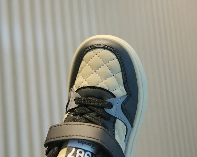 Nuevos zapatos de baloncesto gruesos para niños, zapatillas informales versátiles para la escuela, zapatillas altas antideslizantes con gancho para niños y niñas