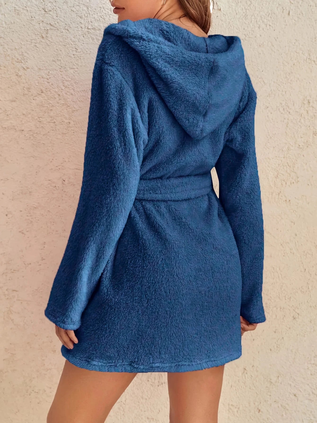 1 pieza de bata con capucha de color liso para mujer con cinturón, pijamas de lana acogedores y cálidos para uso doméstico en otoño e invierno.