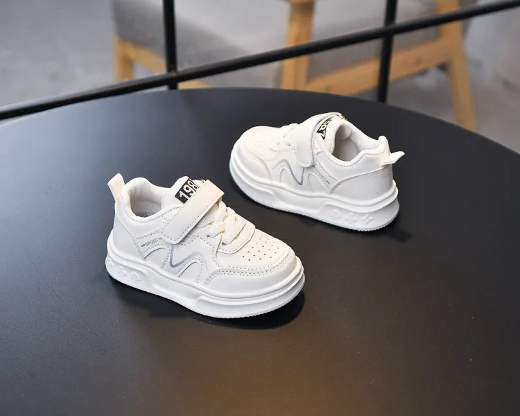 Zapatillas de deporte para estudiantes, suela gruesa y suave, zapatos de baloncesto para niños y niñas, antideslizantes, transpirables, moda 2025, zapatos para correr para niños con gancho y bucle