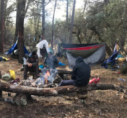 WOQI Hamaca plegable grande con flecos de macramé brasileño doble para acampar con soporte y bolsa de transporte