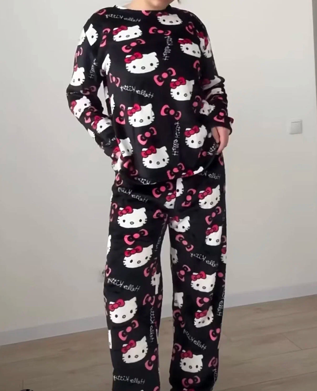 Conjunto de pijamas de Hello Kitty de invierno, pantalones de franela, traje de pijama de dibujos animados Kawaii, pantalones gruesos cálidos para mujer, ropa de casa de felpa, ropa de dormir bonita