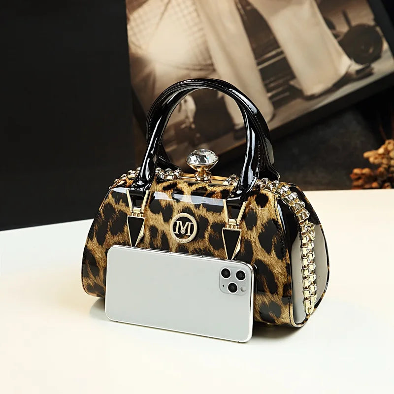 Bolso de mujer Bolso de hombro pequeño de cuero brillante personalizado Nuevo bolso cruzado Bolso de almohada de moda