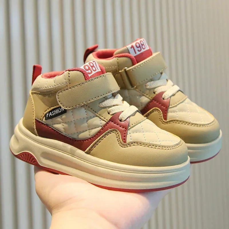 Nuevos zapatos de baloncesto gruesos para niños, zapatillas informales versátiles para la escuela, zapatillas altas antideslizantes con gancho para niños y niñas