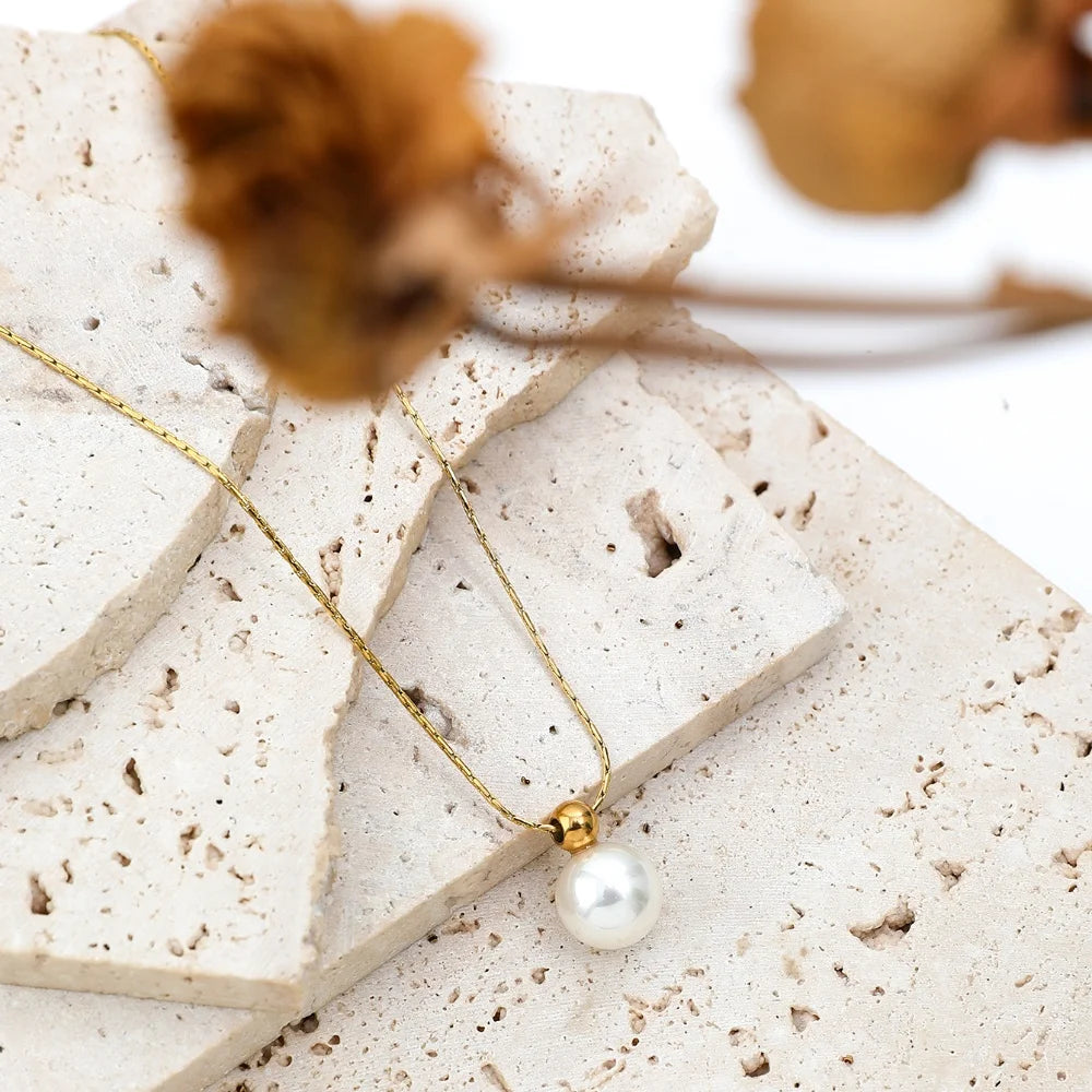 Collar con colgante de perlas de imitación de acero inoxidable, minimalista, a la moda, adecuado para mujer