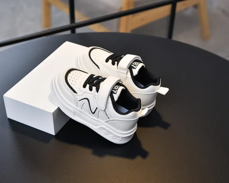 Zapatillas de deporte para estudiantes, suela gruesa y suave, zapatos de baloncesto para niños y niñas, antideslizantes, transpirables, moda 2025, zapatos para correr para niños con gancho y bucle