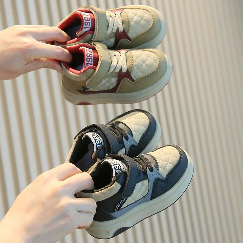 Nuevos zapatos de baloncesto gruesos para niños, zapatillas informales versátiles para la escuela, zapatillas altas antideslizantes con gancho para niños y niñas