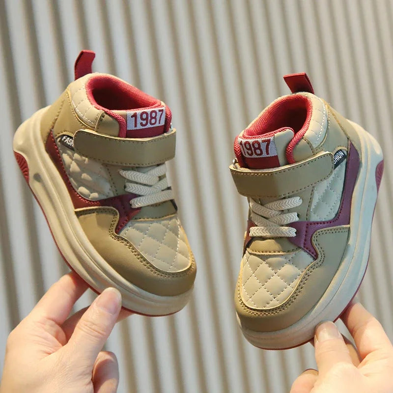 Nuevos zapatos de baloncesto gruesos para niños, zapatillas informales versátiles para la escuela, zapatillas altas antideslizantes con gancho para niños y niñas