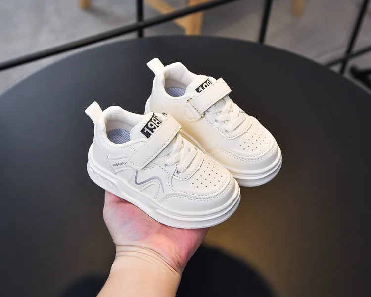 Zapatillas de deporte para estudiantes, suela gruesa y suave, zapatos de baloncesto para niños y niñas, antideslizantes, transpirables, moda 2025, zapatos para correr para niños con gancho y bucle