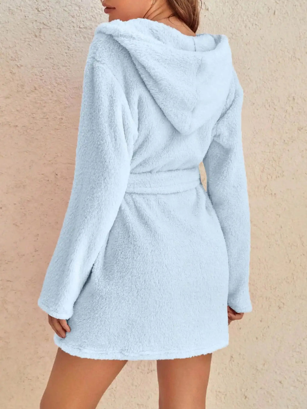 1 pieza de bata con capucha de color liso para mujer con cinturón, pijamas de lana acogedores y cálidos para uso doméstico en otoño e invierno.