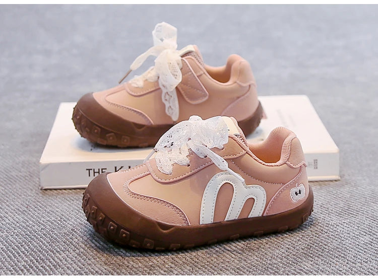 Zapatos de tenis para niños, zapatos deportivos informales de fondo suave para niños, dedos de los pies con tapa, otoño 2025, nuevos zapatos para correr para niños, estilo dulce princesa