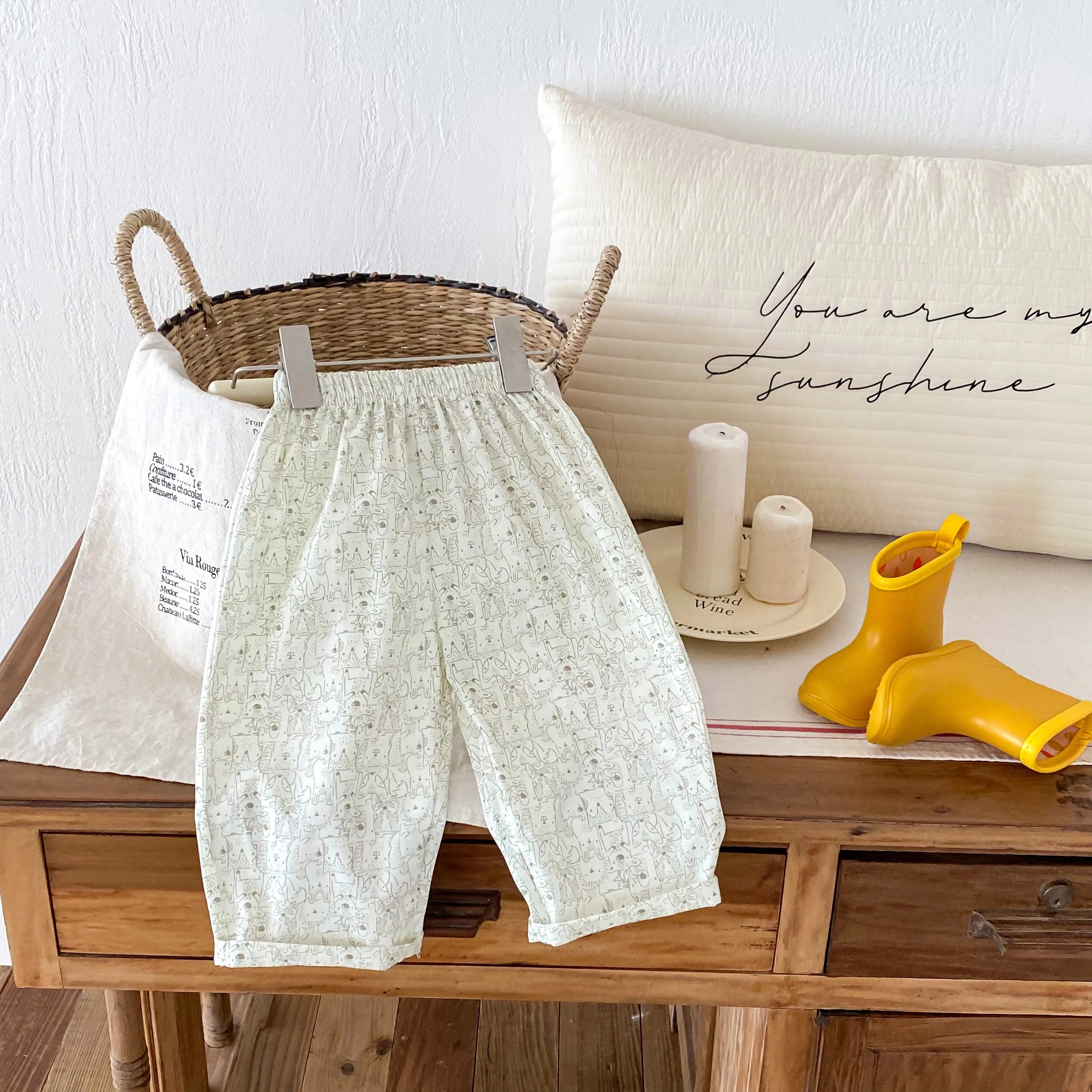 Pantalones sueltos informales para niños, ropa de primavera y verano, nuevos pantalones finos, simples y versátiles, ropa exterior, pantalones con estampado de dibujos animados para niños y niñas