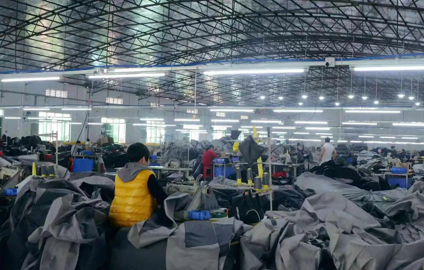 WOQI Hamaca plegable grande con flecos de macramé brasileño doble para acampar con soporte y bolsa de transporte