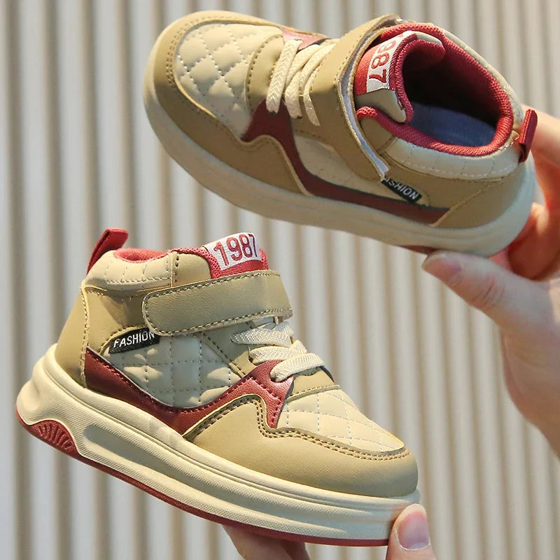 Nuevos zapatos de baloncesto gruesos para niños, zapatillas informales versátiles para la escuela, zapatillas altas antideslizantes con gancho para niños y niñas