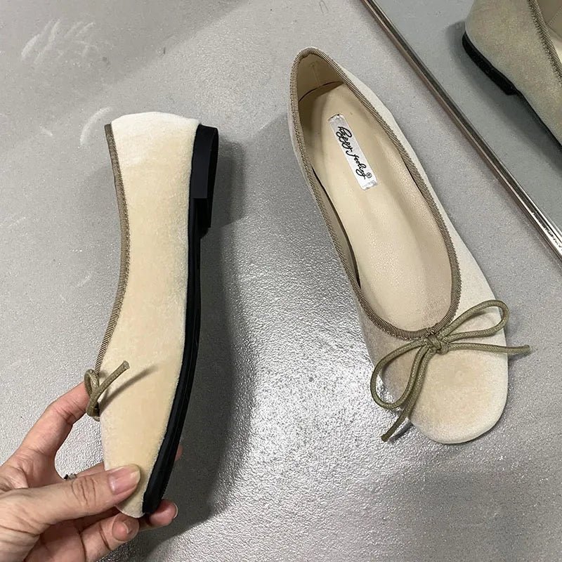 Zapatos planos de Ballet de seda a la moda para mujer, calzado de diseñador poco profundo con punta redonda y nudo de mariposa, zapatos planos deslizantes para mujer