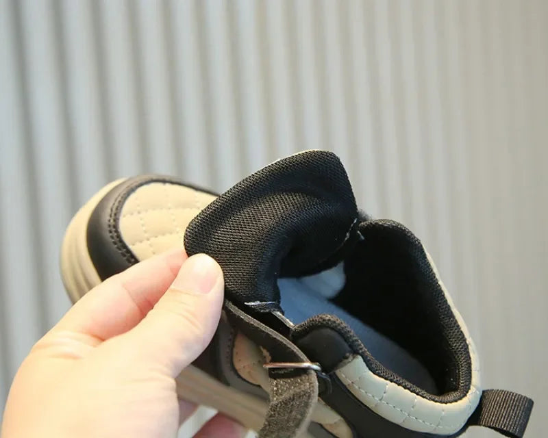 Nuevos zapatos de baloncesto gruesos para niños, zapatillas informales versátiles para la escuela, zapatillas altas antideslizantes con gancho para niños y niñas