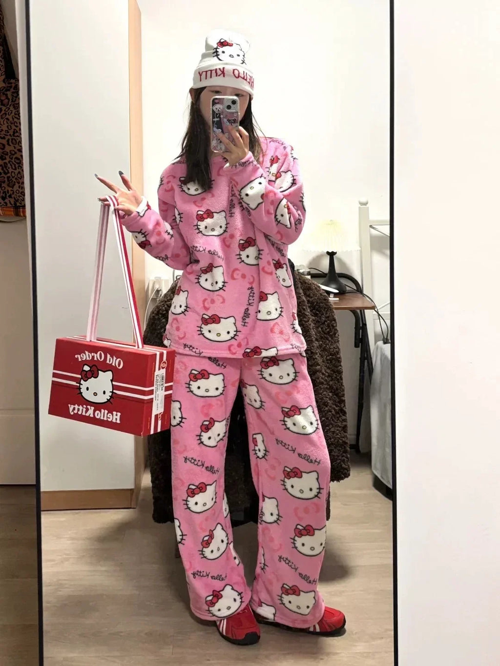 Conjunto de pijamas de Hello Kitty de invierno, pantalones de franela, traje de pijama de dibujos animados Kawaii, pantalones gruesos cálidos para mujer, ropa de casa de felpa, ropa de dormir bonita