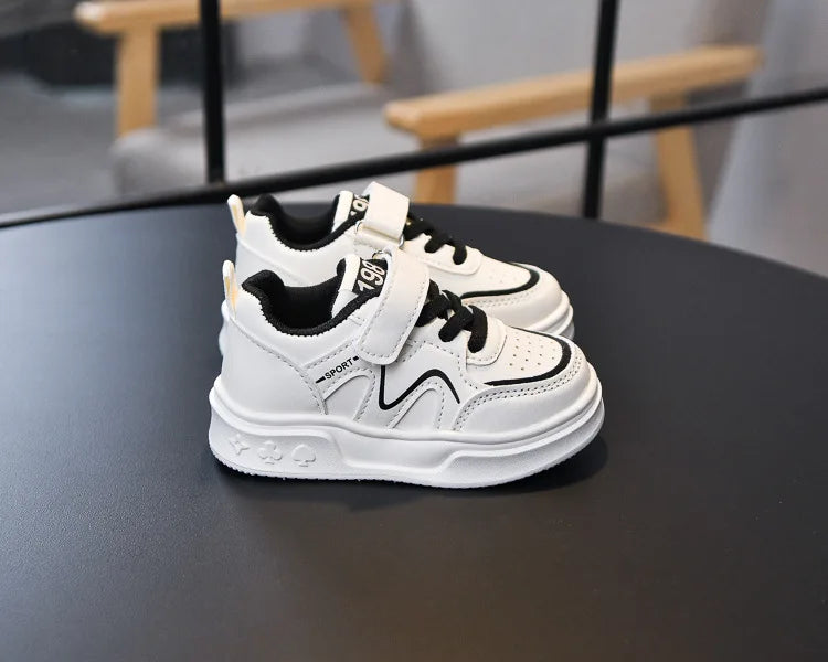 Zapatillas de deporte para estudiantes, suela gruesa y suave, zapatos de baloncesto para niños y niñas, antideslizantes, transpirables, moda 2025, zapatos para correr para niños con gancho y bucle