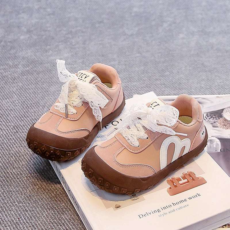 Zapatos de tenis para niños, zapatos deportivos informales de fondo suave para niños, dedos de los pies con tapa, otoño 2025, nuevos zapatos para correr para niños, estilo dulce princesa
