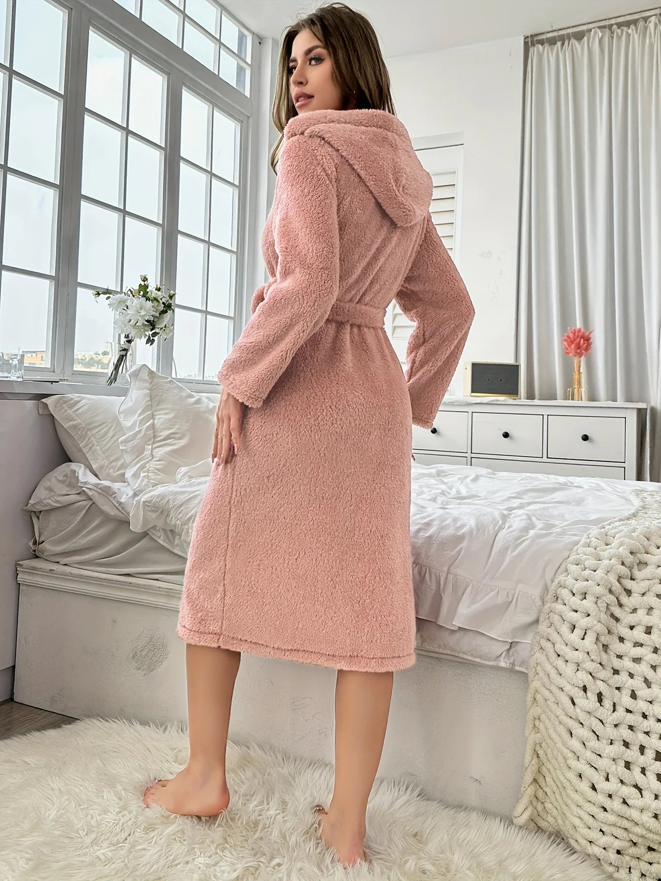 Bata de invierno con capucha de felpa para mujer, cómoda manga larga con cinturón ajustable, ropa de hogar rosa suave