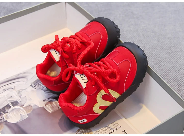 Zapatos de tenis para niños, zapatos deportivos informales de fondo suave para niños, dedos de los pies con tapa, otoño 2025, nuevos zapatos para correr para niños, estilo dulce princesa