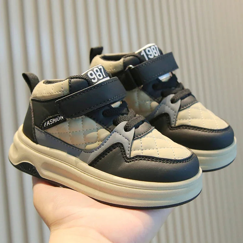 Nuevos zapatos de baloncesto gruesos para niños, zapatillas informales versátiles para la escuela, zapatillas altas antideslizantes con gancho para niños y niñas