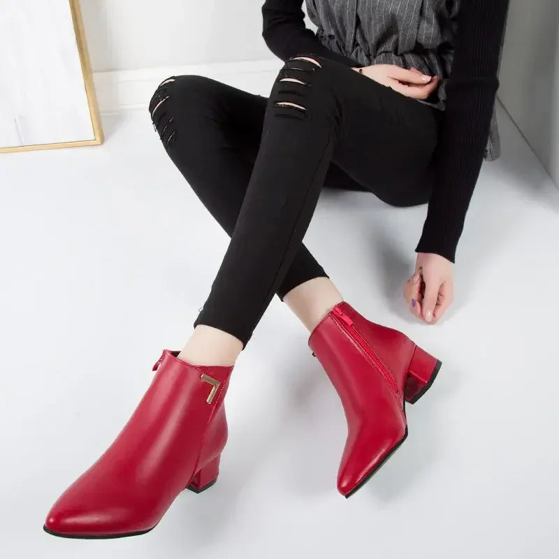 Botas de Mujer a la moda, Zapatos informales de cuero con tacones bajos y altos, Zapatos de primavera para Mujer, botines de goma con punta estrecha, Zapatos negros y rojos para Mujer785