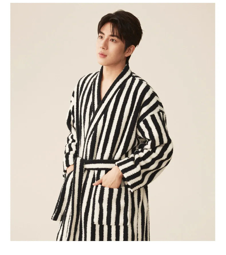 Conjunto de pijamas de franela gruesa para hombre y mujer, bata de baño de terciopelo Coral para otoño e invierno, ropa de hogar larga a rayas