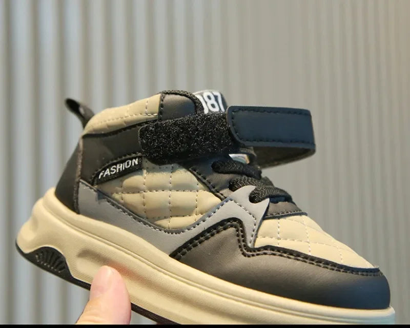 Nuevos zapatos de baloncesto gruesos para niños, zapatillas informales versátiles para la escuela, zapatillas altas antideslizantes con gancho para niños y niñas