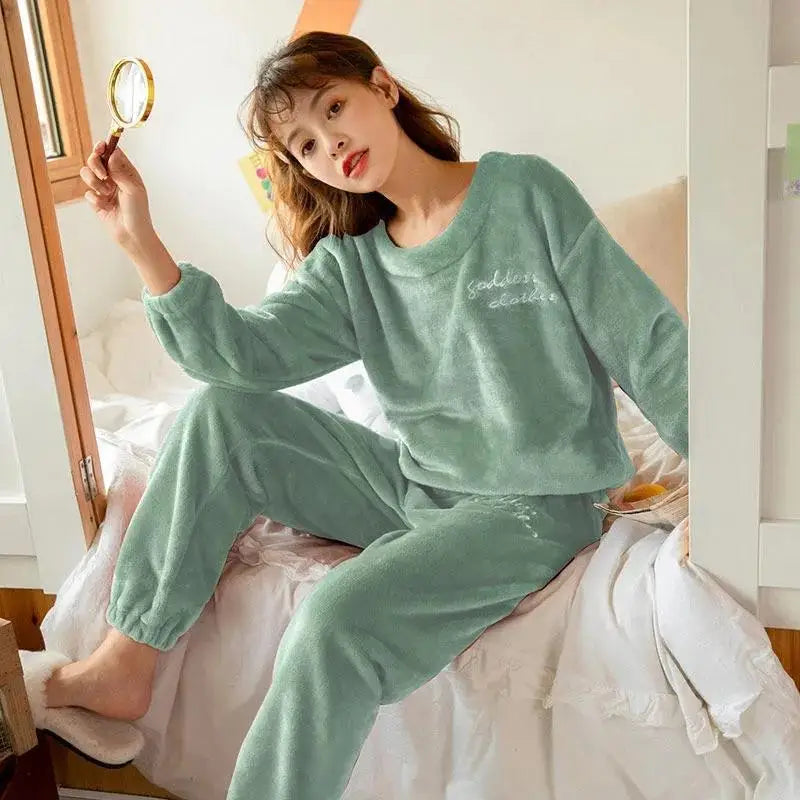 Pijamas de invierno de franela cálida para mujer, ropa de ocio gruesa, conjunto de pijamas lisos de manga larga de terciopelo Coral sencillo, 2025-26