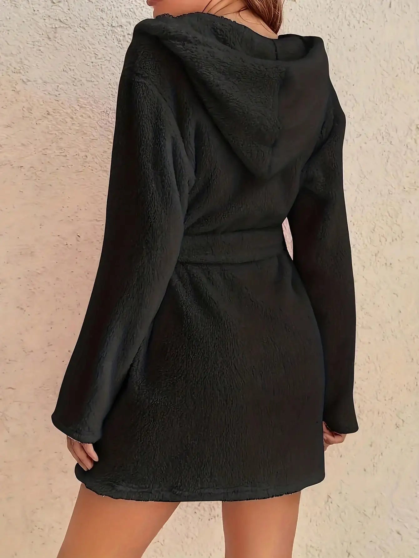 1 pieza de bata con capucha de color liso para mujer con cinturón, pijamas de lana acogedores y cálidos para uso doméstico en otoño e invierno.