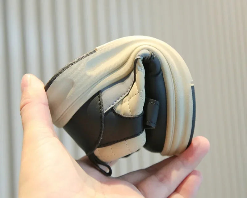 Nuevos zapatos de baloncesto gruesos para niños, zapatillas informales versátiles para la escuela, zapatillas altas antideslizantes con gancho para niños y niñas