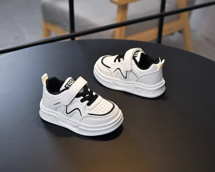 Zapatillas de deporte para estudiantes, suela gruesa y suave, zapatos de baloncesto para niños y niñas, antideslizantes, transpirables, moda 2025, zapatos para correr para niños con gancho y bucle